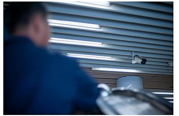 «Тень воздуха, путешествующего на запад быстрее света»